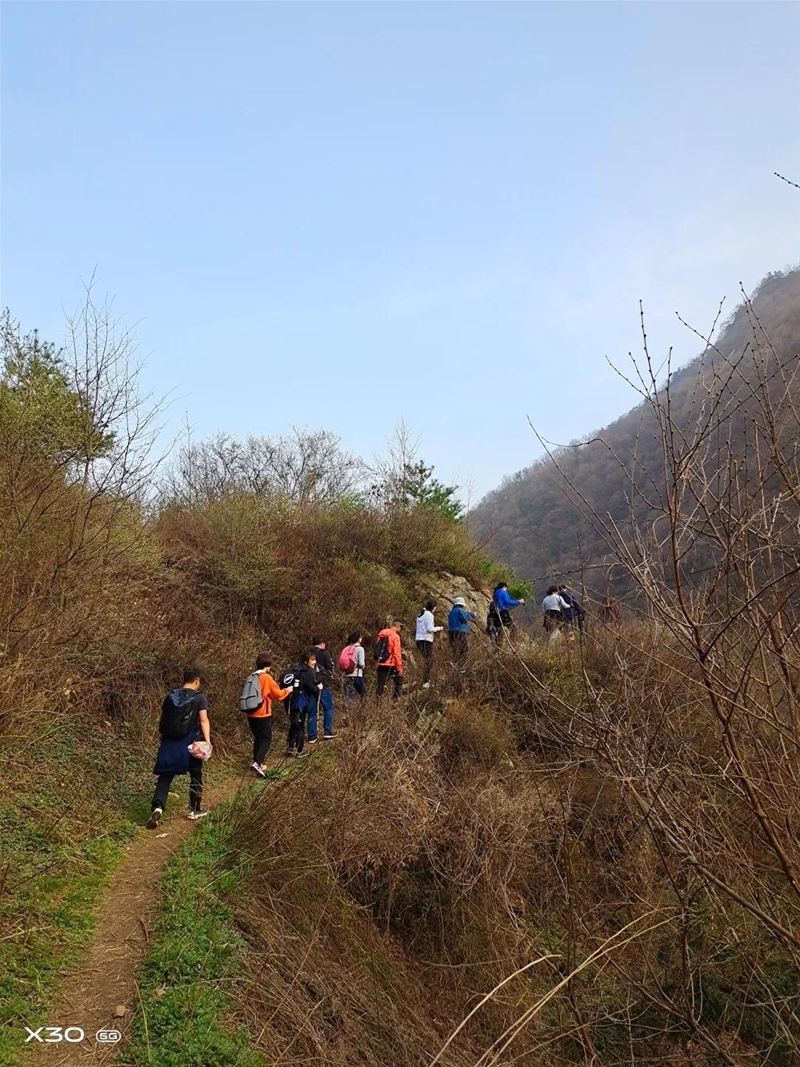 徒步9小時(shí)！貝博兒人挑戰(zhàn)2449米東秦嶺第二高峰——箭峪嶺